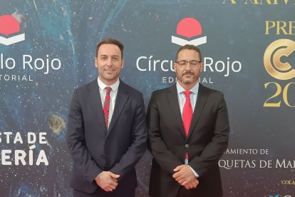 El director Comercial de La Voz de Almería, Ricardo Céspedes, y Sergio Espinosa.