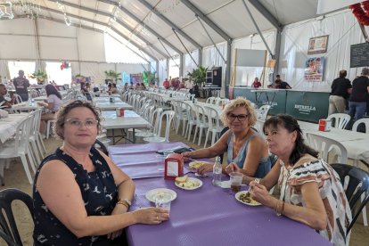Toñi junto a sus amigas Ana y Toñi.