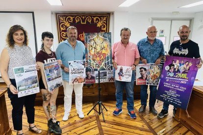 Presentación del cartel anunciador de la Feria realizado por Noelia Navarro.
