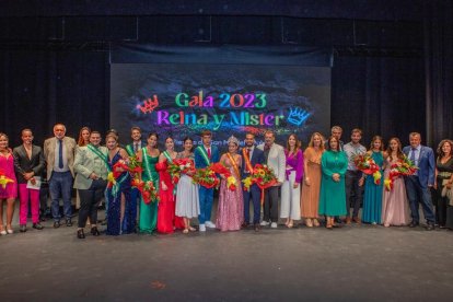 Fotografía de familia de la gala que dió inicio a la Feria.