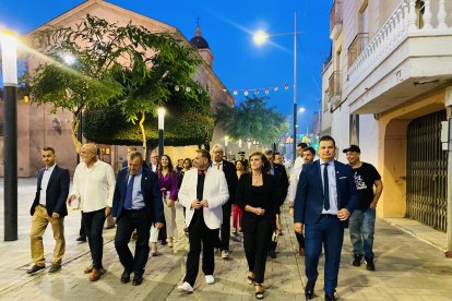 La comitiva de festejos acompañados del pregonero inauguraron el recinto ferial.