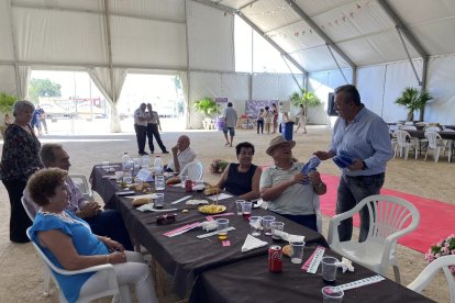 El Día del Pensionista se celebró con más de 700 mayores y la elección de los Mis Y Míster de la tercera edad.