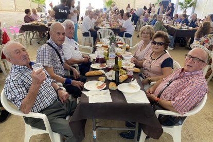 El Día del Pensionista se celebró con más de 700 mayores y la elección de los Mis Y Míster de la tercera edad.