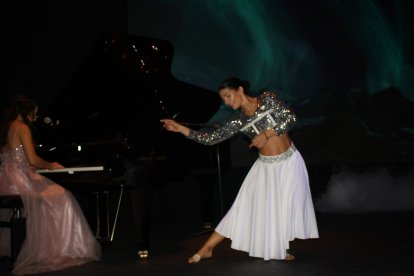 Baile para amenizar la gala de inauguración de la Feria.