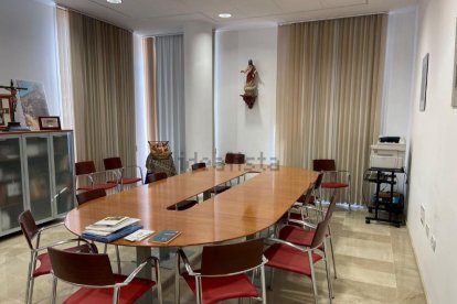 Salones  y oficinas del edificio parroquial de Montserrat.