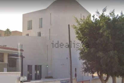 Fachada del edificio situado en la calle Limoneros.