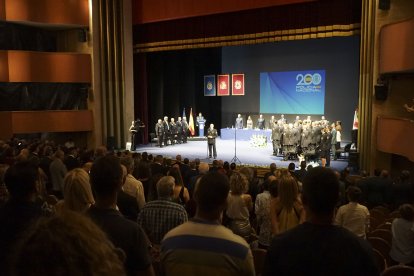 Interpretación del himno de la Policía Nacional.