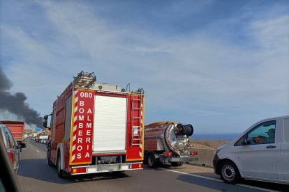 Los bomberos se han desplazado al lugar del incidente.