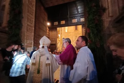 Ritual de apertura de la Puerta de la Catedral.