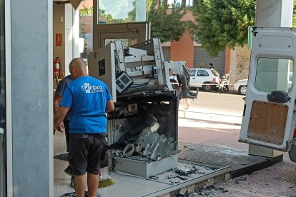 Estado del cajero tras la explosión de esta madrugada.