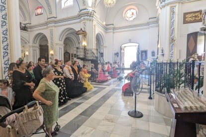 Tras la ofrenda floral al patrón se ha realizado una Santa Misa en su honor.