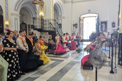 Tras la ofrenda floral al patrón se ha realizado una Santa Misa en su honor.