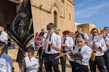 La banda municipal ha acompañado al patrón en su procesión.