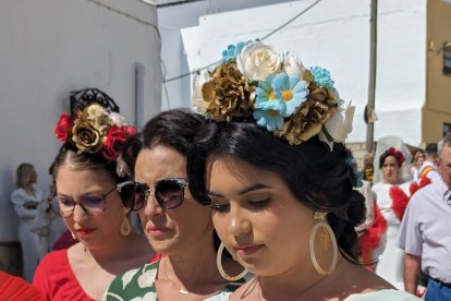 Nerea, de azul ha acompañado a San Francisco en procesión.