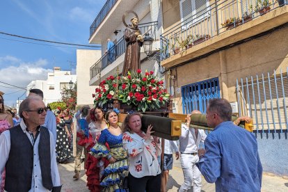 Una procesión que anuncia el comienzo de la Feria de Turre.