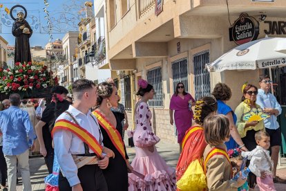 Los vecinos no se han perdido este primer día de festejos turreros.