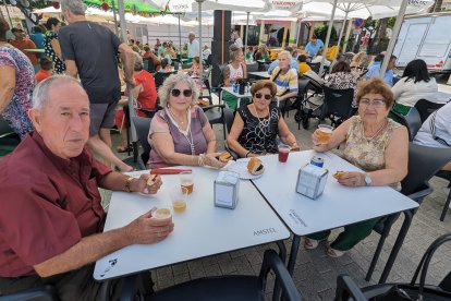 Este grupo de amigos son de Turre de toda la vida y han disfrutado de la Feria de Mediodía.