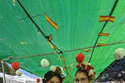 Nerea y Aroa, espectaculares en la Feria de Mediodía.