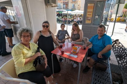 Ana Heredia, Ana Torres, Carmen, Lidia y Diego.