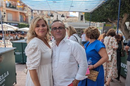 Cándido y Olivia en la feria.