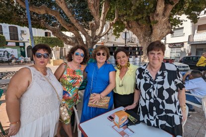 Isabel, Azucena, Ana, Ana María y María.