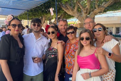 Paula, Pablo, M. Mar, Pedro y Antonia de Antic 93, S. L.,A, Maria, Antonio y M. Mar.