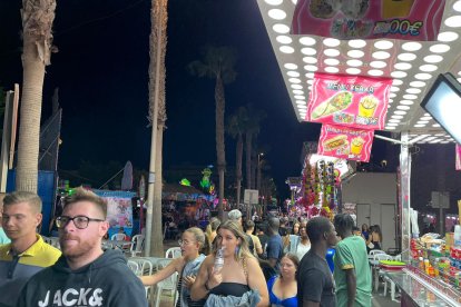 El espacio, situado frente a la Plaza de Toros y frente al Pabellón de Deportes, aúna cada año más opciones de gastronomía y ocio para los roqueteros y visitantes que se acercan a disfrutar de las fiestas. M. P. M.