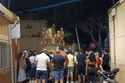 Nuestra Señora del Rosario, Porta Coeli, en las estrechas callejas de Regiones Devastadas.