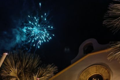Fuegos artificiales en la salida de Porta Coeli.