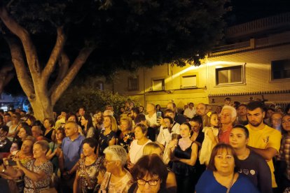 Una multitud de almerienses en la salida de Porta Coeli en Regiones.