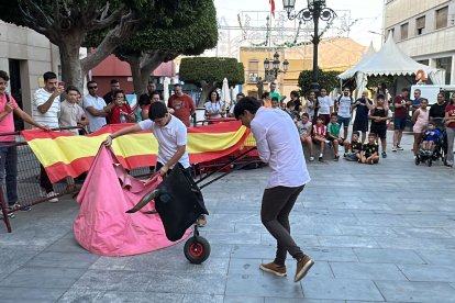 La Plaza de la Constitución de la Villa de Gádor recibió durante la tarde del jueves el evento ‘Jugando al Toro y Exhibición de Toreo de Salón’, una cita que contó con enorme aceptación.