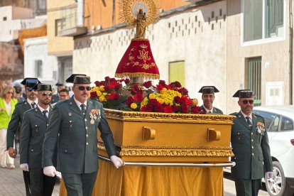 Este jueves tuvo lugar la Santa Misa en honor a la Patrona de la Hispanidad y de la Guardia Civil Ntra. Sra. del Pilar y posterior procesión por las calles de la Villa. El evento contó, además, con la actuación del “Dúo Cantabile” y la Asociaci