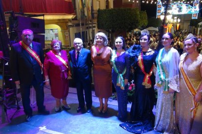 El comienzo de las fiestas vino acompañado por el homenaje y la dedicación a los vecinos y vecinas de la localidad, por medio del pregón de Antonio Fernández, la proclamación de la Reina y el Corte de Honor de las fiestas y el homenaje a los abuelos