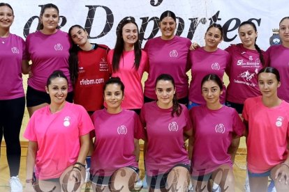 El balonmano carbonero se viste de rosa con motivo del Día mundial contra el cáncer de mama.