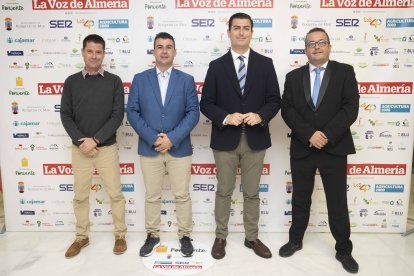 Jesús Guerrero, Pablo Requena y Olivier Martínez (La Voz de Almería), junto a José Francisco Garrido, alcalde de Níjar.