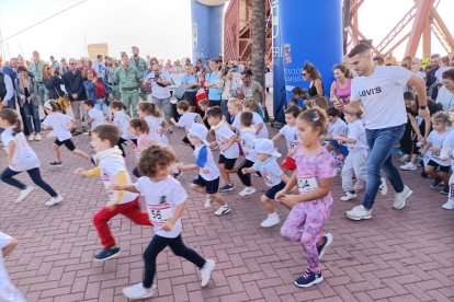 Pistoletazo de salida a las carreras infantiles.