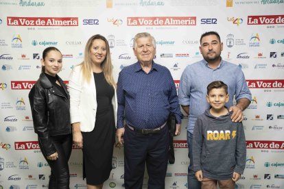 Adriana Rodríguez, Rocío González, el premiado Pepe Rey, José Francisco Rodríguez y José Antonio Rodríguez, de Benahadux.