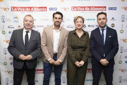 Pedro Manuel de la Cruz, director de La Voz de Almería; José María Morales, de Vera Import; Antonia Sánchez Villanueva, subdirectora de La Voz de Almería; y Ricardo Céspedes, director comercial de La Voz de Almería.
