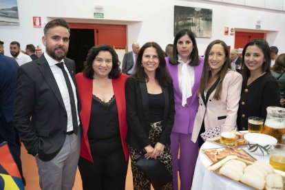 Agustín Cabrera Hueso, Matilde Díaz, Dolores Martínez, Almudena Morales, Andrea Clua y Vanesa Ferrer.