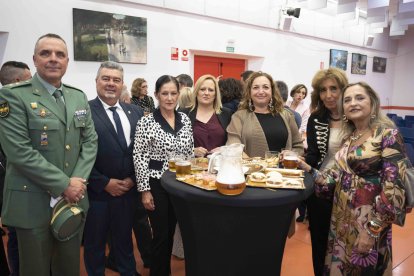 Juan José López García, teniente coronel de la base de La Legión de Viator, compartió una distendida velada con vecinos y autoridades de los diferentes municipios del Andarax.