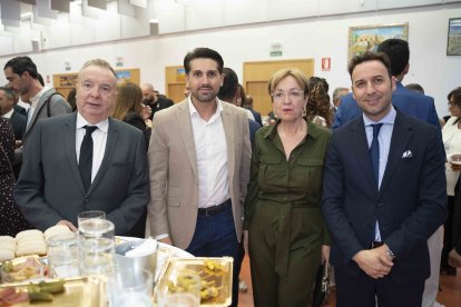Pedro Manuel de la Cruz, director de La Voz de Almería; José María Morales, de Vera Import; Antonia Sánchez Villanueva, subdirectora de La Voz de Almería; y Ricardo Céspedes, director comercial de La Voz de Almería.