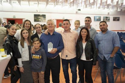 El premiado Pepe Rey con sus familiares.