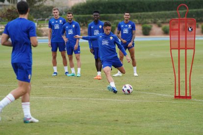 Arribas se dispone a chutar.