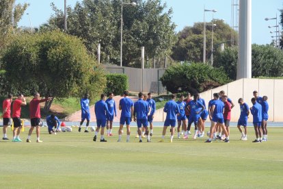 Breve charla de Garitano para comenzar el entrenamiento posterior a la Copa.