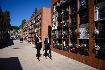 Visita de la concejal de Obras Públicas, Mantenimiento y Economía Azul, Sacramento Sánchez, al cementerio