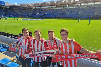 Rojiblancos en el campo de Mendizorroza.