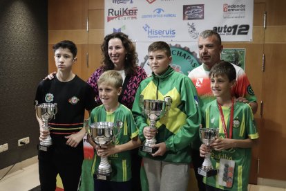 La alcaldesa de Almería con los campeones.