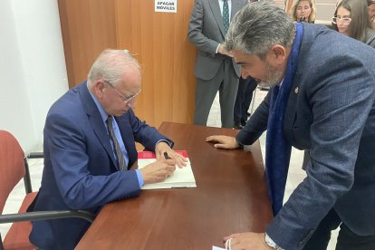 Alfonso Guerra, protagonista político del día en Almería.