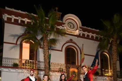 La comitiva de festejos inauguró el pasado jueves la feria de noche.