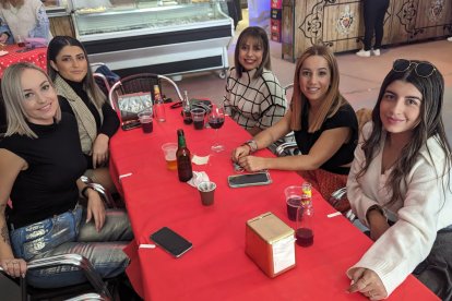Shana, Cristina, Estela, Loli y Laura.